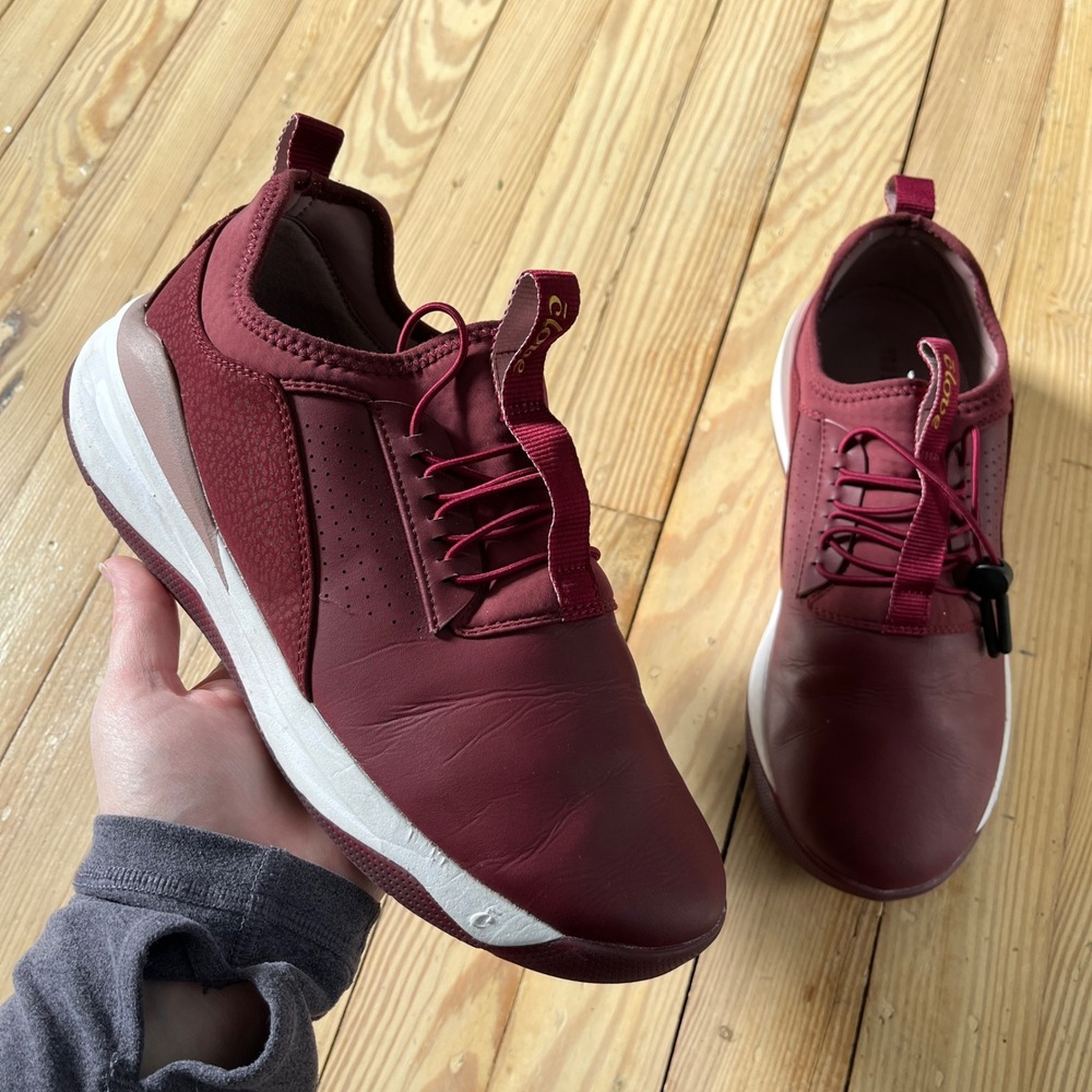 Clove Nursing Shoes Womens 9 Mens 7.5 Burgundy Slip On Liquid Resistant Sneakers